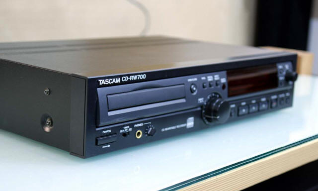 お得爆買い【CDレコーダー】CD-RW700【TASCAM】 配信機器・PA機器・レコーディング機器